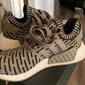 NMD R2 primeknit sneaker